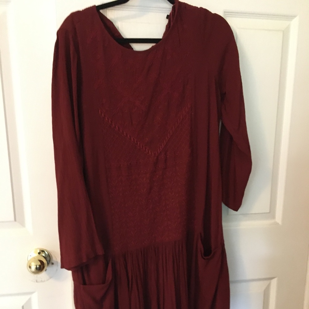 SOLD ❤️❤️
Massimo Dutti dress with embroidery & pockets